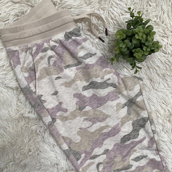 Old Navy Camo Joggers 💗 Oatmeal Gray & Plum - Picture 5 of 14
